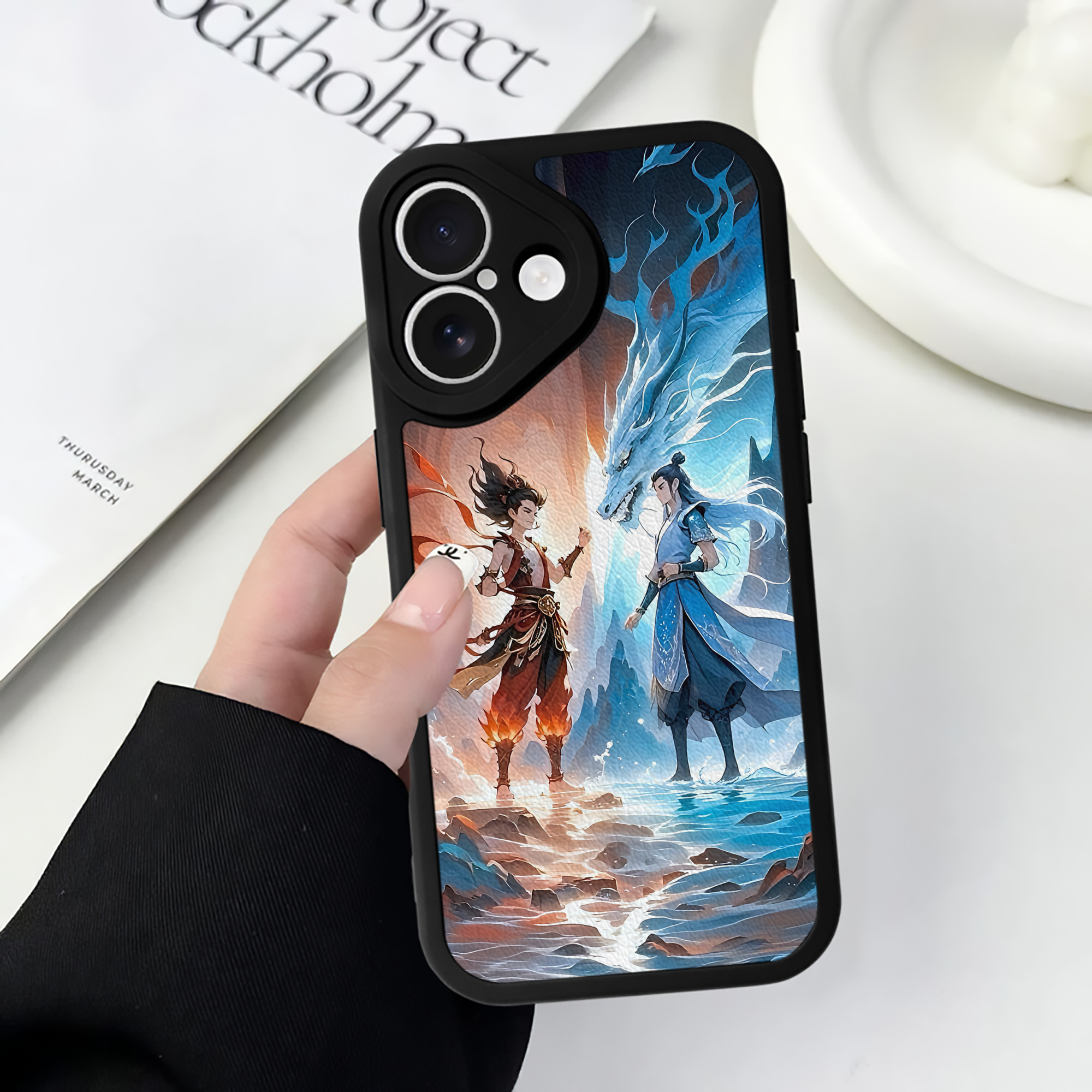（画像用） Ne Zha 2 ナタ 魔童の大暴れ 【iPhone 16シリーズ対応】シリコンスマホケース（レザー調） 材質：シリコン